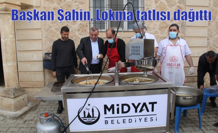 Başkan Şahin, Lokma tatlısı dağıttı