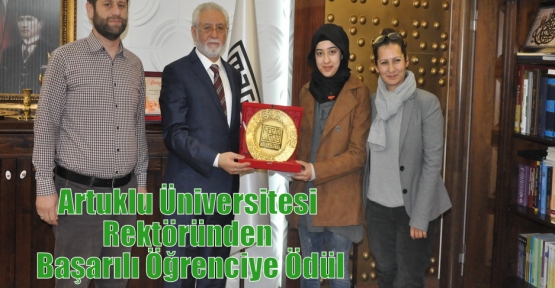 Artuklu Üniversitesi Rektöründen Başarılı Öğrenciye Ödül