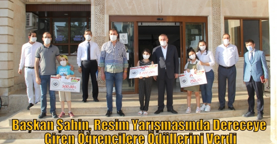 Başkan Şahin, Resim Yarışmasında Dereceye Giren Öğrencilere Ödüllerini Verdi