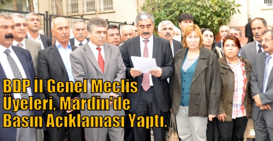 BDP İl Genel Meclis Üyeleri, Mardin Özel idare binası önünde Eneş için basın açıklaması yaptı.