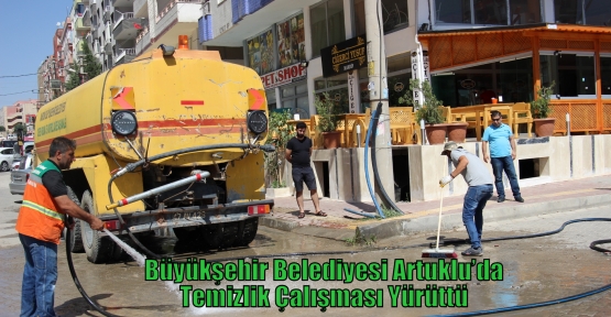 Büyükşehir Belediyesi Artuklu’da Temizlik Çalışması Yürüttü 