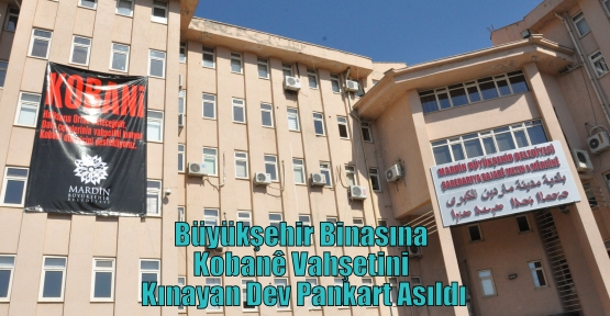 Büyükşehir Binasına Kobanê Vahşetini Kınayan Dev Pankart Asıldı