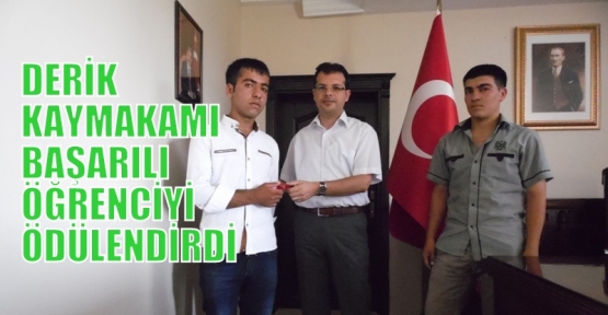 DERİK KAYMAKAMI BAŞARILI ÖĞRENCİYİ ÖDÜLENDİRDİ