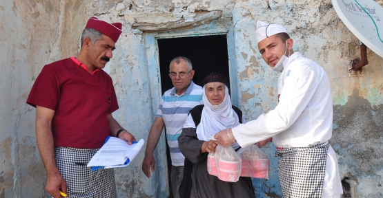 Derik Kaymakamlığı'ndan  İhtiyaç Sahibi Ailelere Sıcak İftar Yemeği