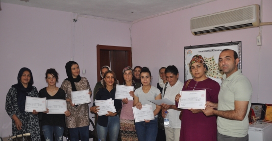 Derik'te 25 kadın Bal Paketleme sertifikası aldı
