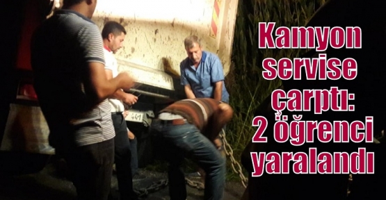 Kamyon servise çarptı: 2 öğrenci yaralandı