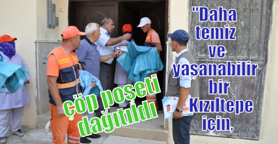 Kapı kapı dolaşıp çöp poşetleri dağıtılıyor