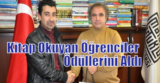 Kitap Okuyan Öğrenciler Ödüllerini Aldı