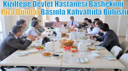  KIZILTEPE DEVLET HASTANESİ BAŞHEKİMİ RIZA DÜNDAR  BASINLA KAHVALTIDA BİR ARAYA GELDİ