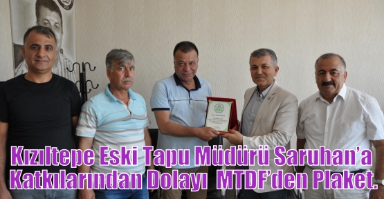 Kızıltepe Eski Tapu Müdürü Saruhan’a Katkılarından Dolayı  MTDF’den Plaket.