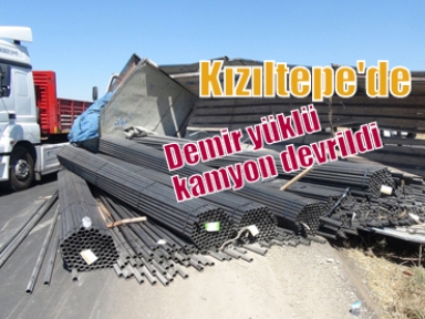 Kızıltepe'de Demir yüklü kamyon devrildi