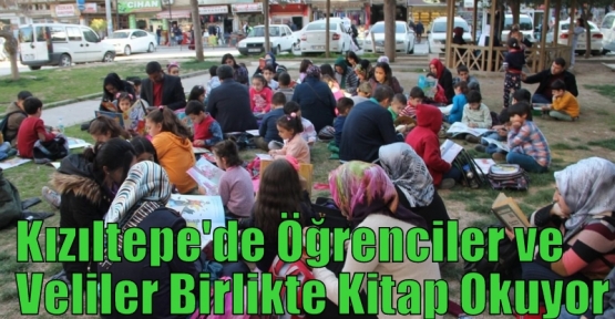 Kızıltepe'de Öğrenciler ve Veliler Birlikte Kitap Okuyor