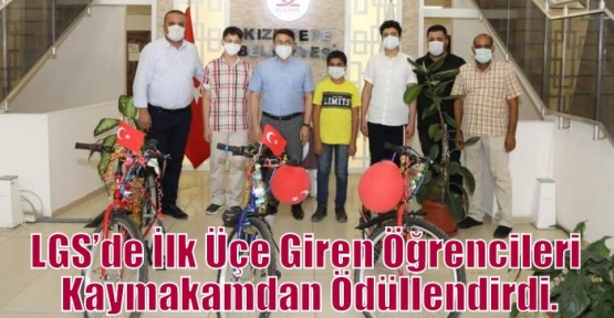 LGS’de İlk Üçe Giren Öğrencilere Kaymakamdan Bisiklet