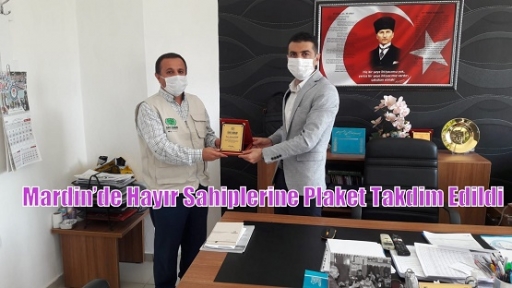 Mardin’de Hayır Sahiplerine Plaket Takdim Edildi.