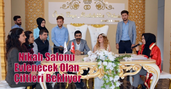 Nikah Salonu Evlenecek Olan Çiftleri Bekliyor