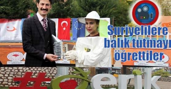 Suriyelilere balık tutmayı öğrettiler