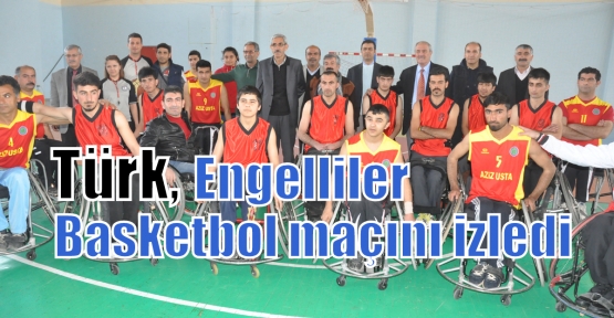 Türk,Engelliler Basketbol maçını izledi