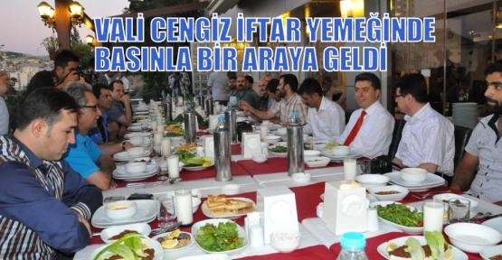 VALİ CENGİZ İFTAR YEMEĞİNDE BASINLA BİR ARAYA GELDİ