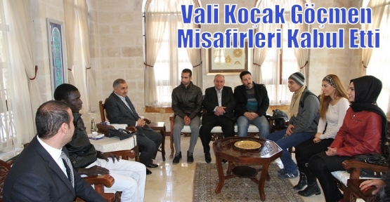 Vali Koçak Göçmen Misafirleri Kabul Etti