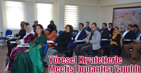 Yöresel Kıyafetlerle Meclis Toplantısı Yapıldı