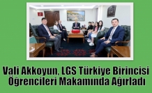 Vali Akkoyun, LGS Türkiye Birincisi Öğrencileri Makamında Ağırladı