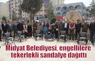 Midyat Belediyesi, engellilere tekerlekli sandalye...