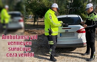 Ambulansa yol vermeyen sürücüye ceza verildi