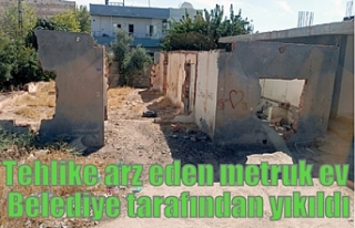 Tehlike arz eden metruk ev Belediye tarafından yıkıldı