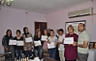 Derik'te 25 kadın Bal Paketleme sertifikası aldı