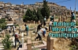 Mardin’de   Mezarlıklar Temizleniyor