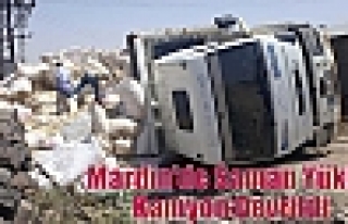 Mardin'de Saman Yüklü Kamyon Devrildi