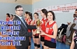 Mardin'de Voleybol Gençler Müsabakaları Sona Erdi.