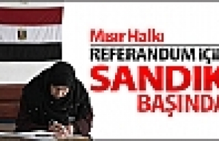 Mısır referandum için sandık başında