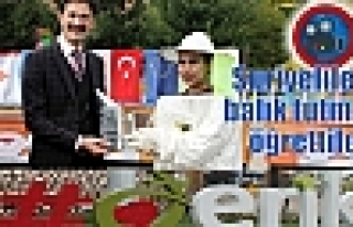 Suriyelilere balık tutmayı öğrettiler