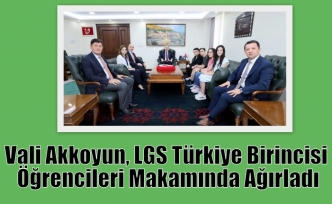 Vali Akkoyun, LGS Türkiye Birincisi Öğrencileri Makamında Ağırladı