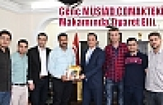 Genç MÜSİAD ÇOMAKTEKİN’ i makamında ziyaret etti.