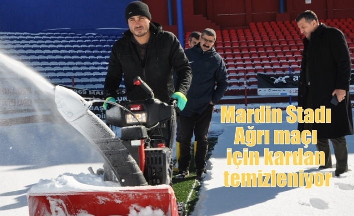 Mardin Stadı Ağrı maçı için kardan temizleniyor